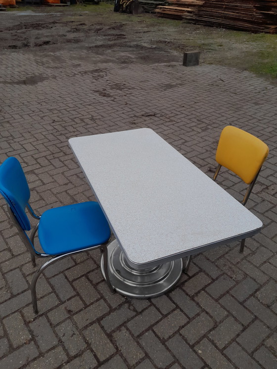 Image 1 of Mcdonalds Tisch und 2 Stühle Sechziger Jahre.