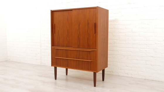 Image 1 of Mid Century Modern Anrichte