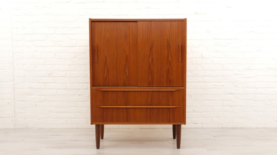Image 1 of Mid Century Modern Anrichte