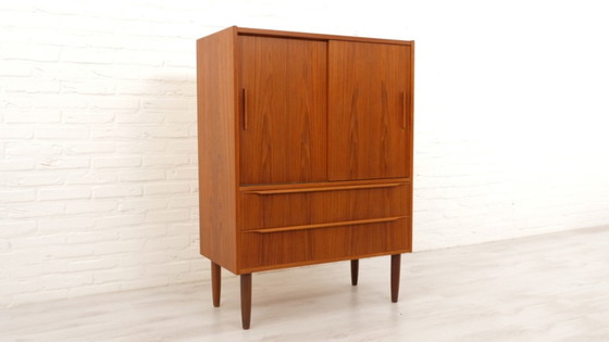 Image 1 of Mid Century Modern Anrichte