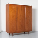 Kleiderschrank aus der Mitte des Jahrhunderts