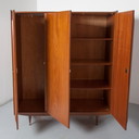 Kleiderschrank aus der Mitte des Jahrhunderts
