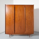 Kleiderschrank aus der Mitte des Jahrhunderts