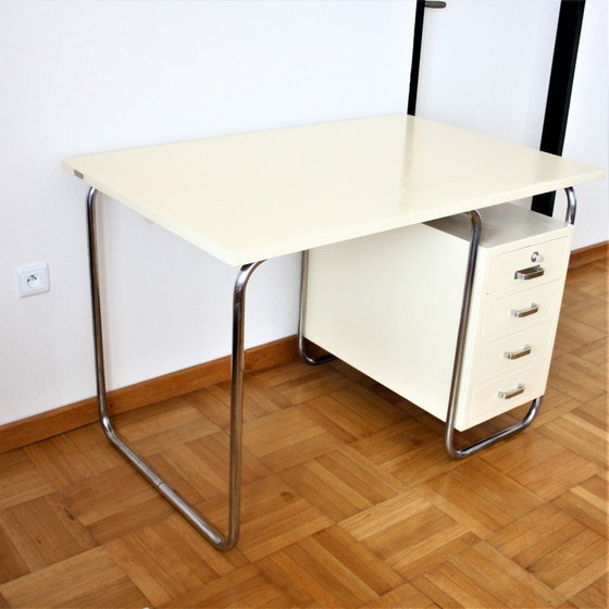 Image 1 of Klassischer funktionalistischer Schreibtisch Modell Vichr 1087