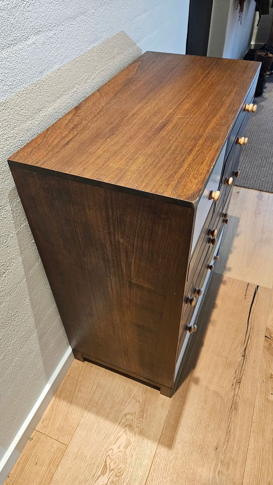 Image 1 of Schöne Kommode mit mehrfarbigen Schubladen.