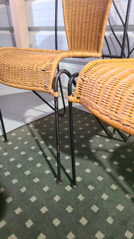 Image 1 of 4 Mid Century Stuhl aus Rattan und Stahldraht