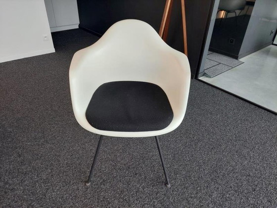 Image 1 of 6 X Vitra Aemes Dax Stuhl mit Kissen