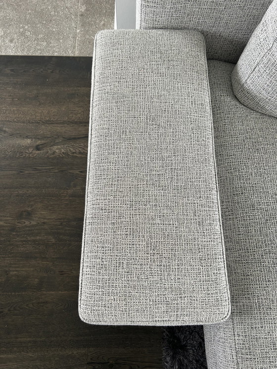 Image 1 of Minotti Daniels Sitz