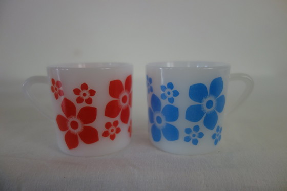 Image 1 of 8 Kaffeetassen Blumendekor Arcopal 1970er Jahre