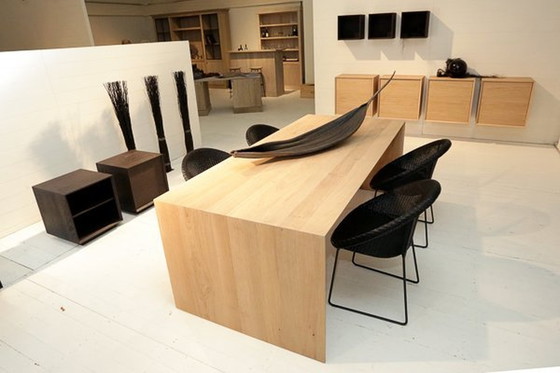 Image 1 of Moderner Tisch aus massiver Eiche