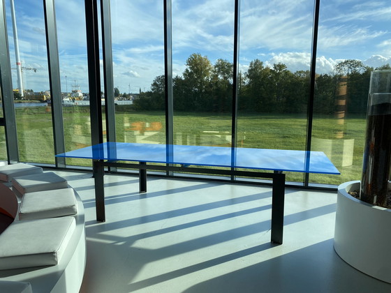 Image 1 of Esstisch in modernem Design