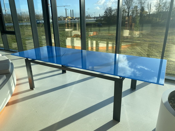 Image 1 of Esstisch in modernem Design