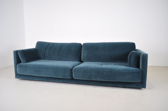 Image 1 of Festes blaues Samtsofa