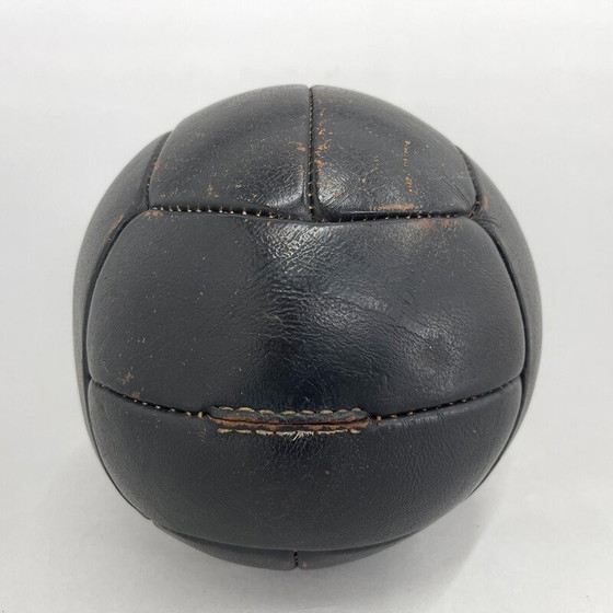 Image 1 of Medizinball aus schwarzem Leder, Tschechoslowakei 1930er Jahre