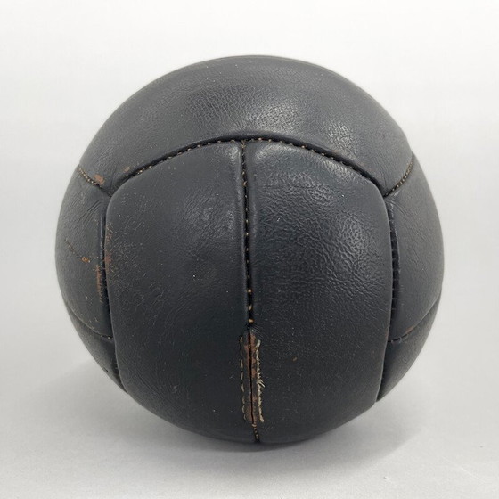 Image 1 of Medizinball aus schwarzem Leder, Tschechoslowakei 1930er Jahre