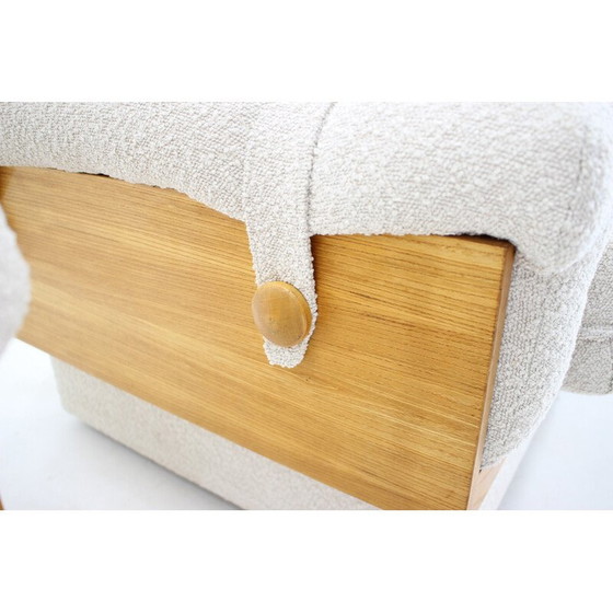 Image 1 of Paar Vintage-Sessel aus Holz und Boucle-Stoff, Tschechoslowakei 1970