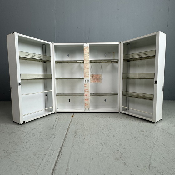 Image 1 of 60er Jahre Metall-Medizinschrank-Apotheken-Wandschrank