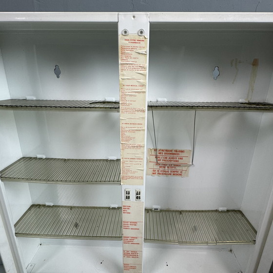 Image 1 of 60er Jahre Metall-Medizinschrank-Apotheken-Wandschrank