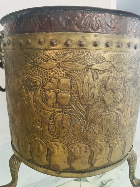 Image 1 of Jardinière Tripode Laiton Xvii/ Xviii E Siècle Allemagne Du Nord