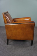 Art Deco Sessel mit schwarzen Paspeln und Ziernägeln
