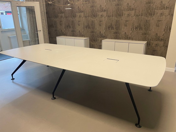 Image 1 of Orangebox Konferenztisch