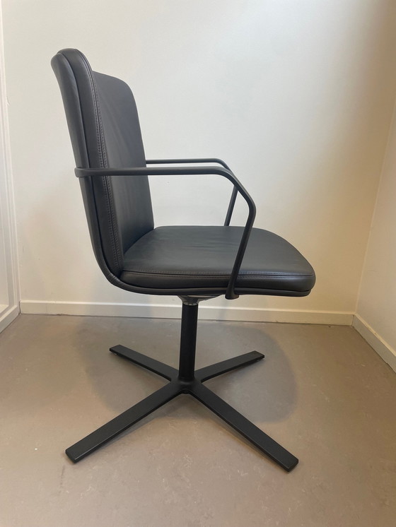 Image 1 of Orangebox Konferenztisch