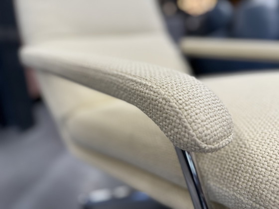 Image 1 of Gelderland 400 Sessel Nackenrolle cremefarbener Stoff-Drehstuhl