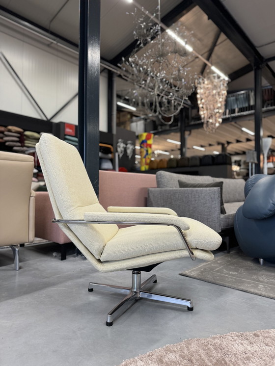 Image 1 of Gelderland 400 Sessel Nackenrolle cremefarbener Stoff-Drehstuhl