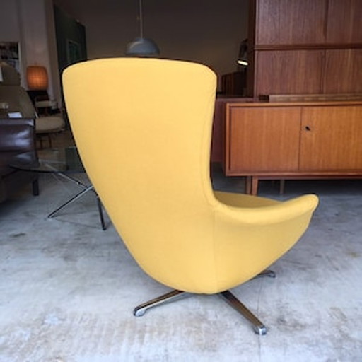 60s Design Egg Chair mit neuem Stoff