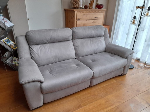 2,5-Sitzer-Sofa mit elektrisch ausziehbaren Sitzen