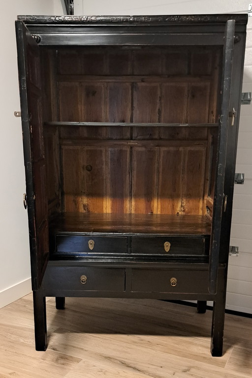 Authentische chinesische Brautgarderobe