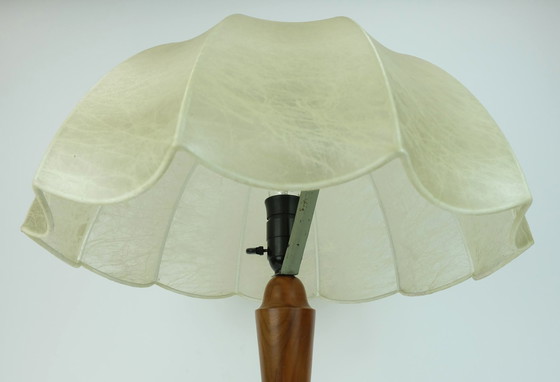 Image 1 of Seltene große Mid Century Modern Cocoon Tischlampe Cherrywood Base 1970S