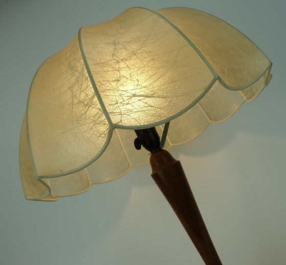 Image 1 of Seltene große Mid Century Modern Cocoon Tischlampe Cherrywood Base 1970S