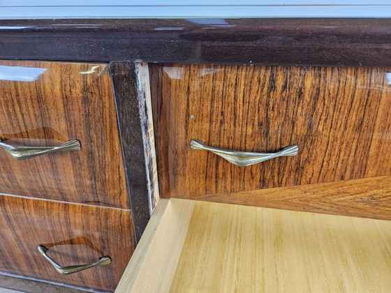 Image 1 of Mid Century Sideboard aus Ahorn, Nussbaum und Palisander mit Glasplatte