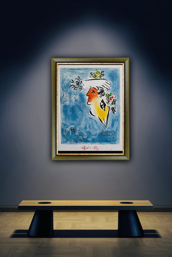 Image 1 of Marc Chagall "Le Ciel Bleu, 1964" Farblithographie. In der Platte signiert. Von hoher Qualität. In ausgezeichnetem Zustand.