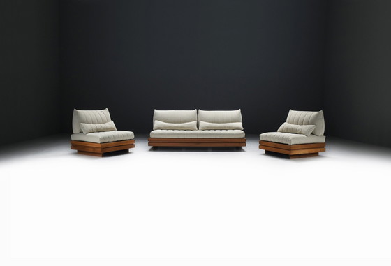 Image 1 of Perfekte Ulme hölzerne Lounge Set In Bouclé von Maison Regain Frankreich 1970S