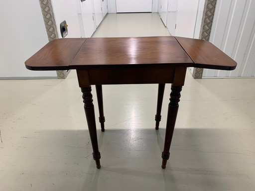 Klassische Beistelltische