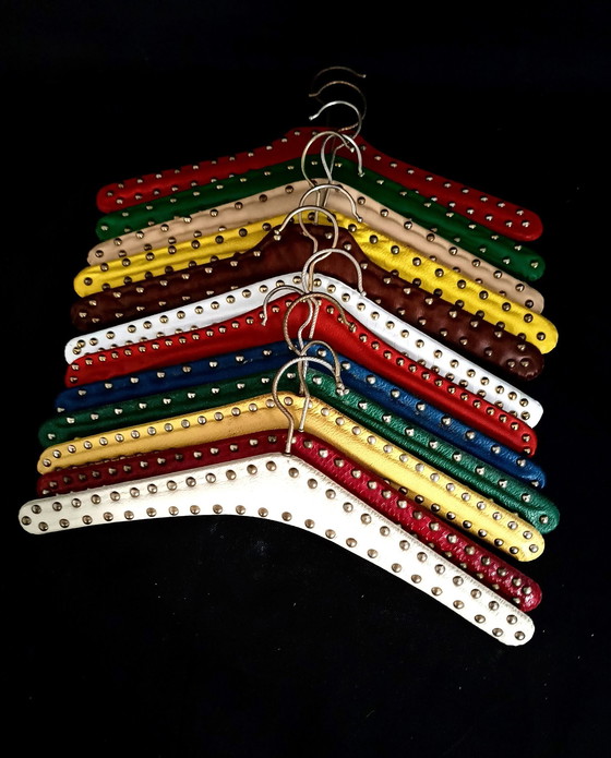 Image 1 of Zwölf Fifties Kleiderbügel mit Nieten