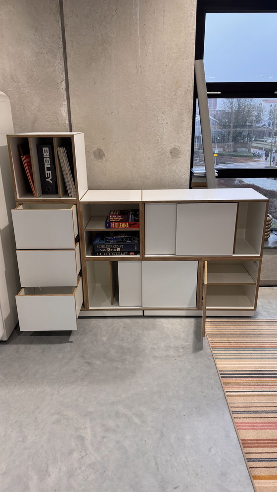 Image 1 of Bob - Modulares Aufbewahrungssystem in zeitlosem Weiß