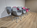 8X Ahrend - Büro-/Esszimmerstühle - Grau - Rosa -Design