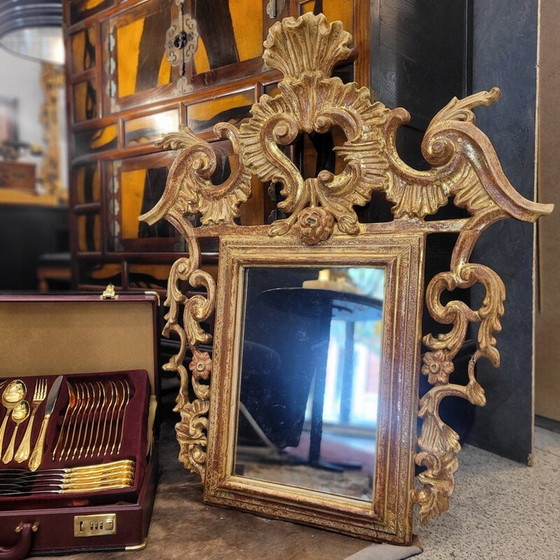 Image 1 of Vintage-Spiegel in geschnitztem und vergoldetem Holzrahmen
