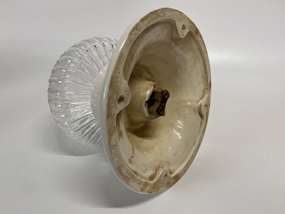 Image 1 of Art Nouveau Keramik Deckenlampe Creme mit Gold Dekoration Glasschirm