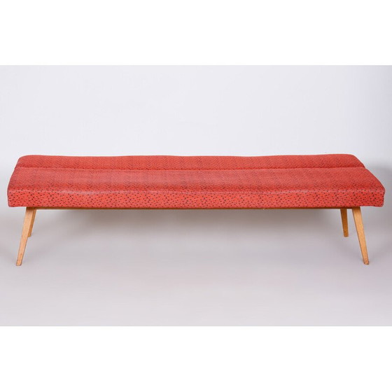 Image 1 of Mid Century Eichenholzsofa mit roter Polsterung, Tschechoslowakei 1950er Jahre
