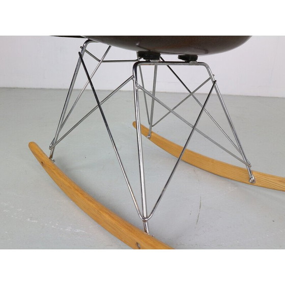 Image 1 of Brauner Schaukelstuhl "RAR" von Charles und Ray Eames für Herman Miller, 1977