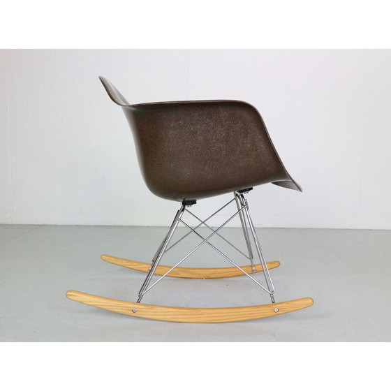 Image 1 of Brauner Schaukelstuhl "RAR" von Charles und Ray Eames für Herman Miller, 1977