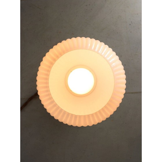 Image 1 of Mid Century Tischlampe aus Messing und Opalin