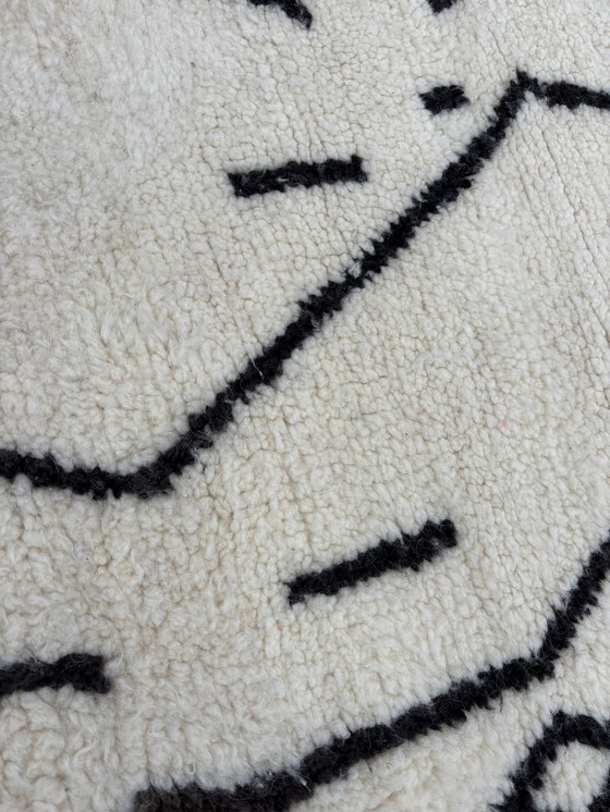 Image 1 of Moderner Berberteppich - Abstraktes Schwarz-Weiß-Design (210X300 Cm)