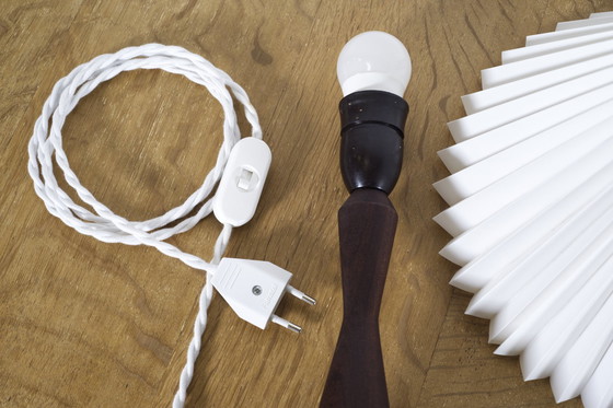 Image 1 of Dänische Tischlampe aus Teakholz