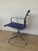2x Vitra EA 107 Stuhl