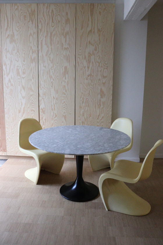 Image 1 of Tulpentisch aus Marmor